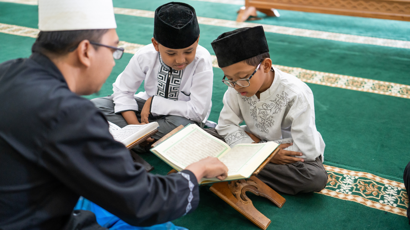 Cahaya Ilmu dan Iman dari Lembaran Suci